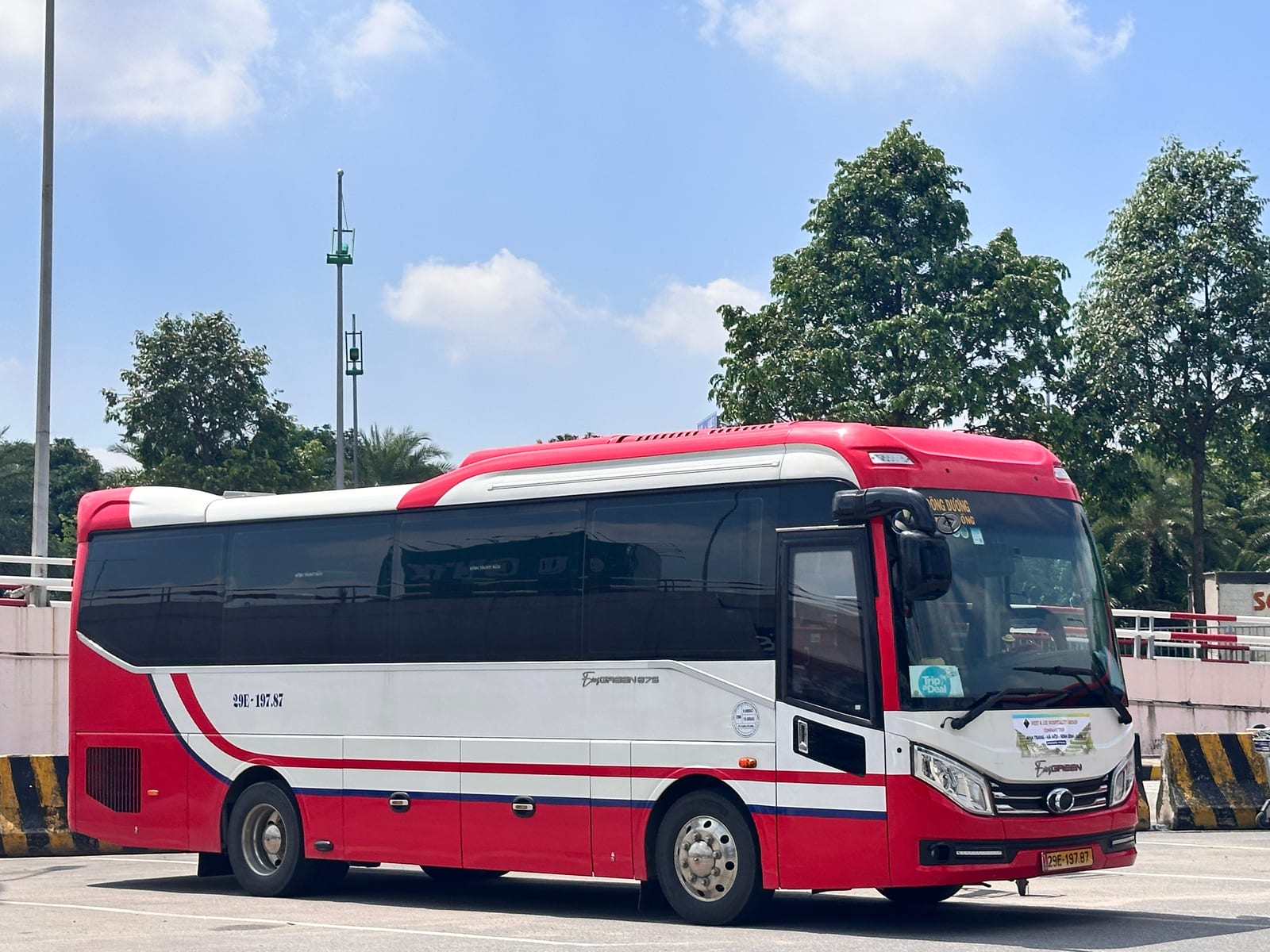 Xe 45 chỗ thực tế tại bãi